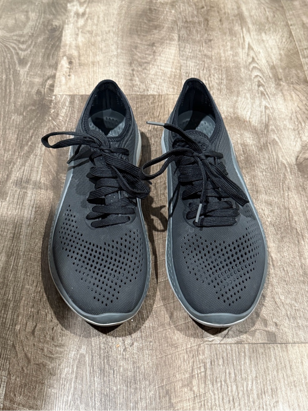 EUC Crocs Women’s LiteRide Pacer Sneakers/Tennis Shoes black gray  Size M10